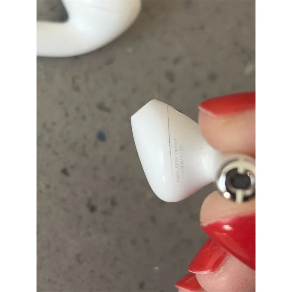 Apple AirPods 1st Generation Complete Set A1523 A1722 A1602 working